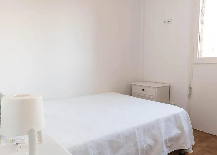 Apartamento Luminoso, Funcional Y Amplio En Zona Hospitalaria